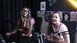 Uma boa chupada e pegada é importante, mas o beijo decide muitas coisas, e quando um professor foi até ela… – Beatriz Sampaio, Mayra Marcele e Evelyn Zain (SHEER/RED)